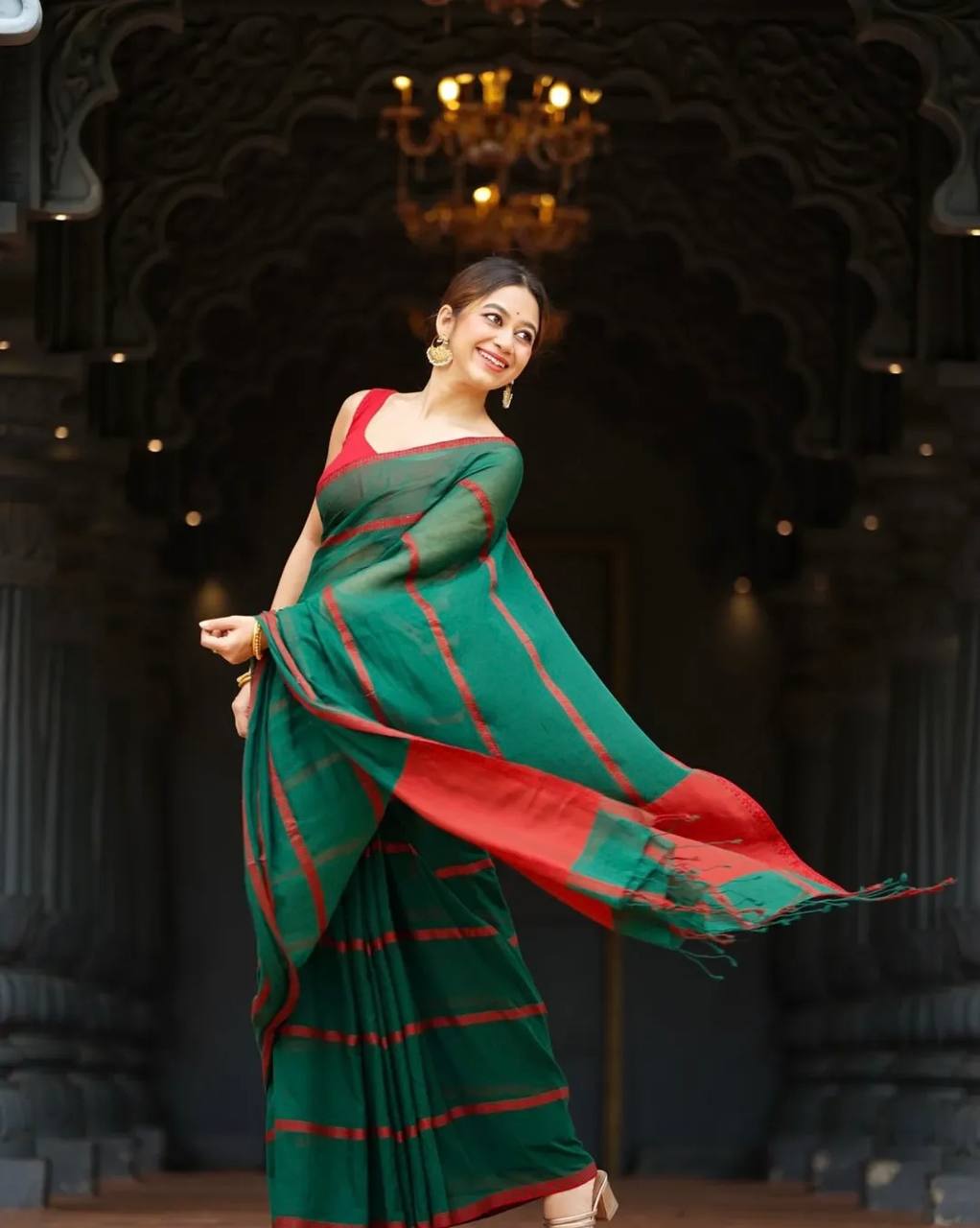 Premium Linen Cotton With Beautiful Elegance Small Lining Saree Green