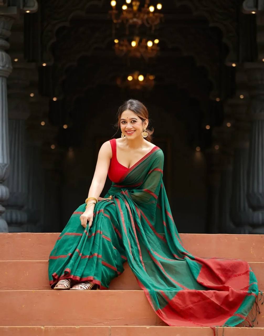 Premium Linen Cotton With Beautiful Elegance Small Lining Saree Green