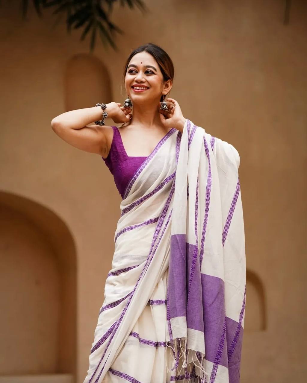 Premium Linen Cotton With Beautiful Elegance Small Lining Saree White