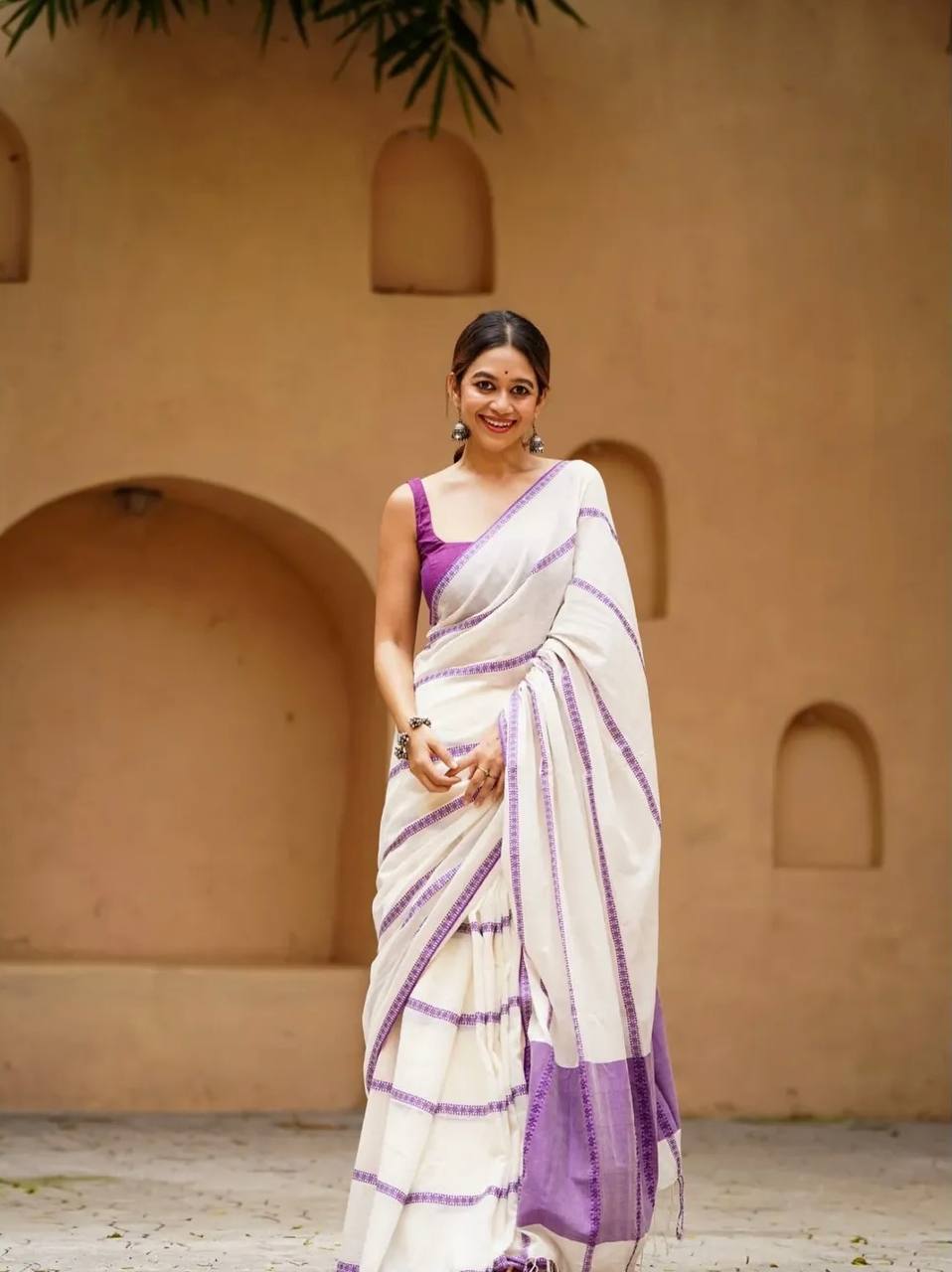 Premium Linen Cotton With Beautiful Elegance Small Lining Saree White