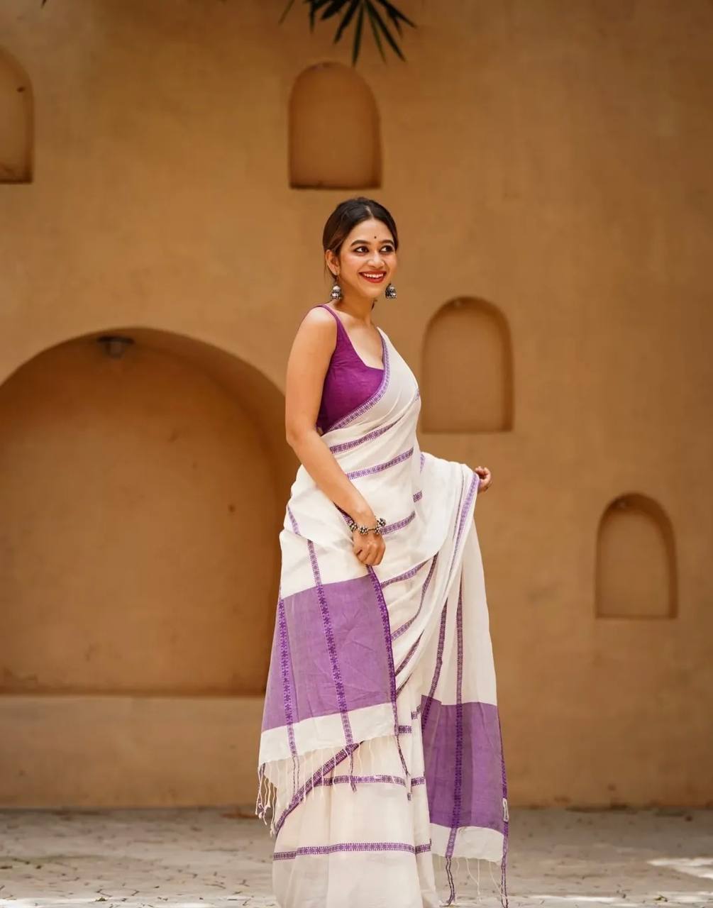 Premium Linen Cotton With Beautiful Elegance Small Lining Saree White