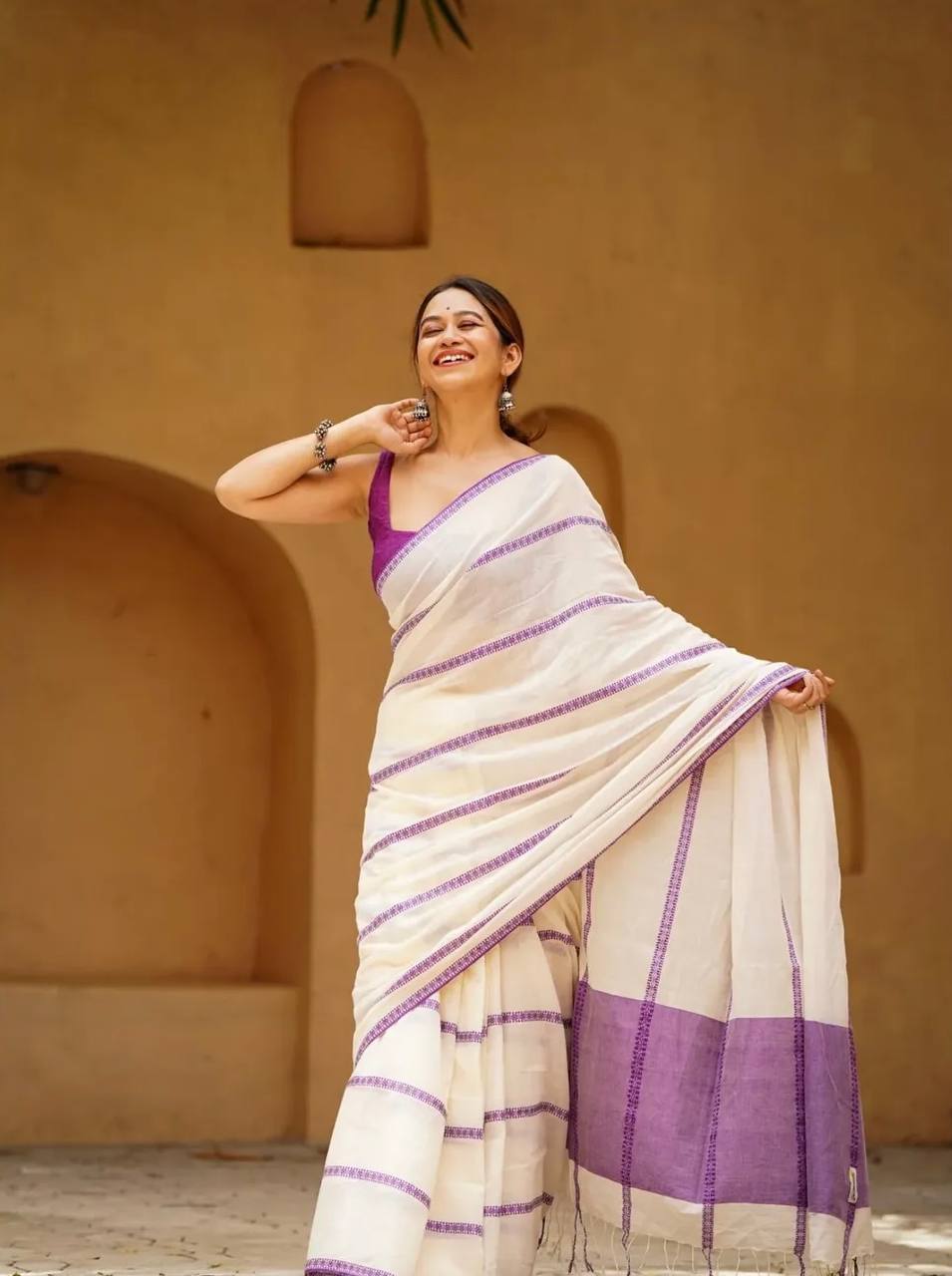Premium Linen Cotton With Beautiful Elegance Small Lining Saree White