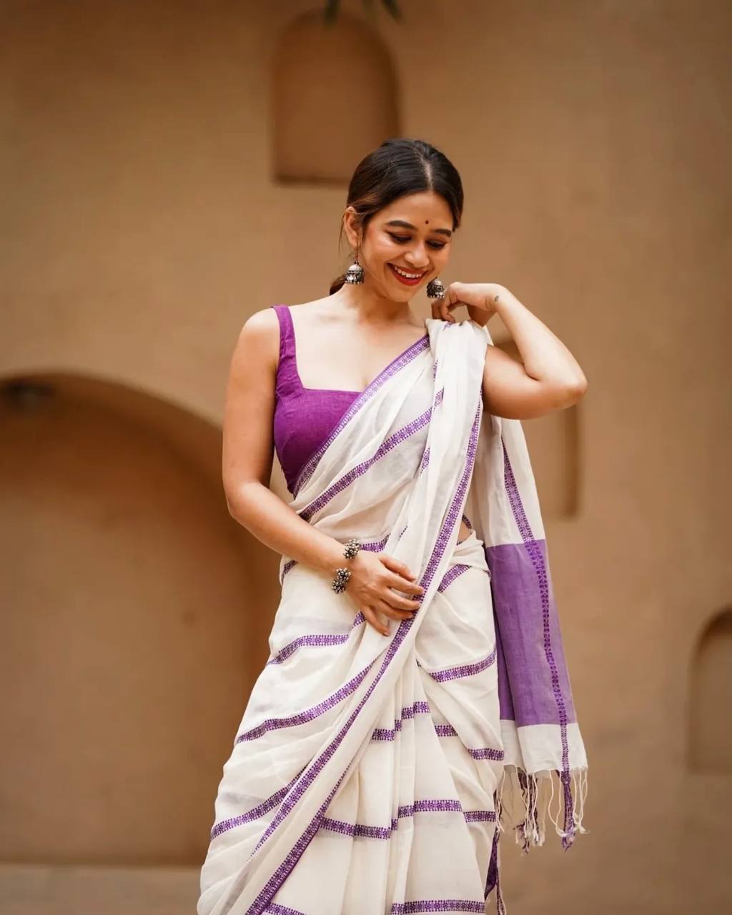 Premium Linen Cotton With Beautiful Elegance Small Lining Saree White
