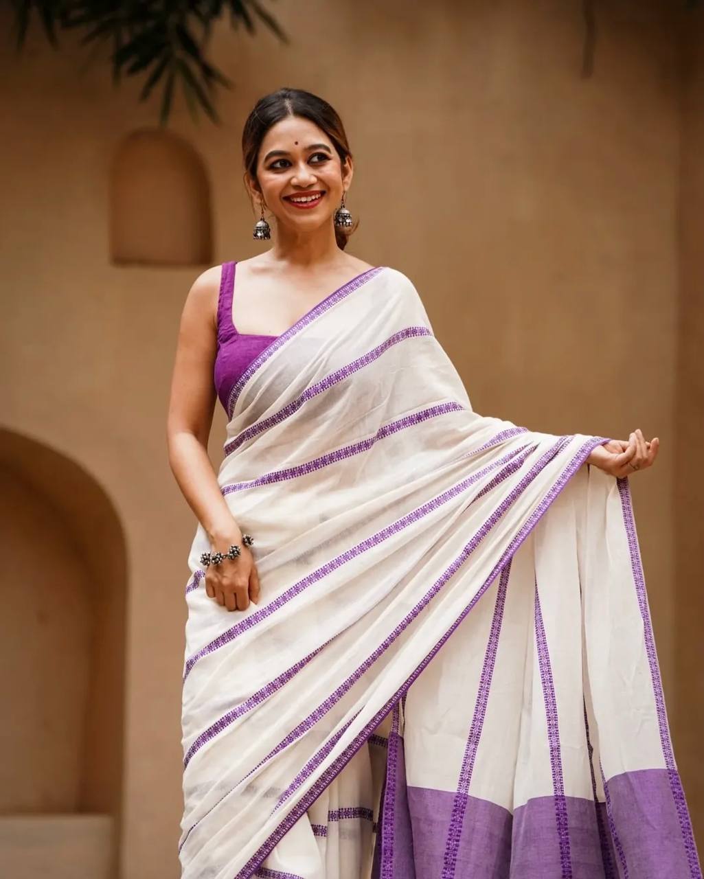Premium Linen Cotton With Beautiful Elegance Small Lining Saree White