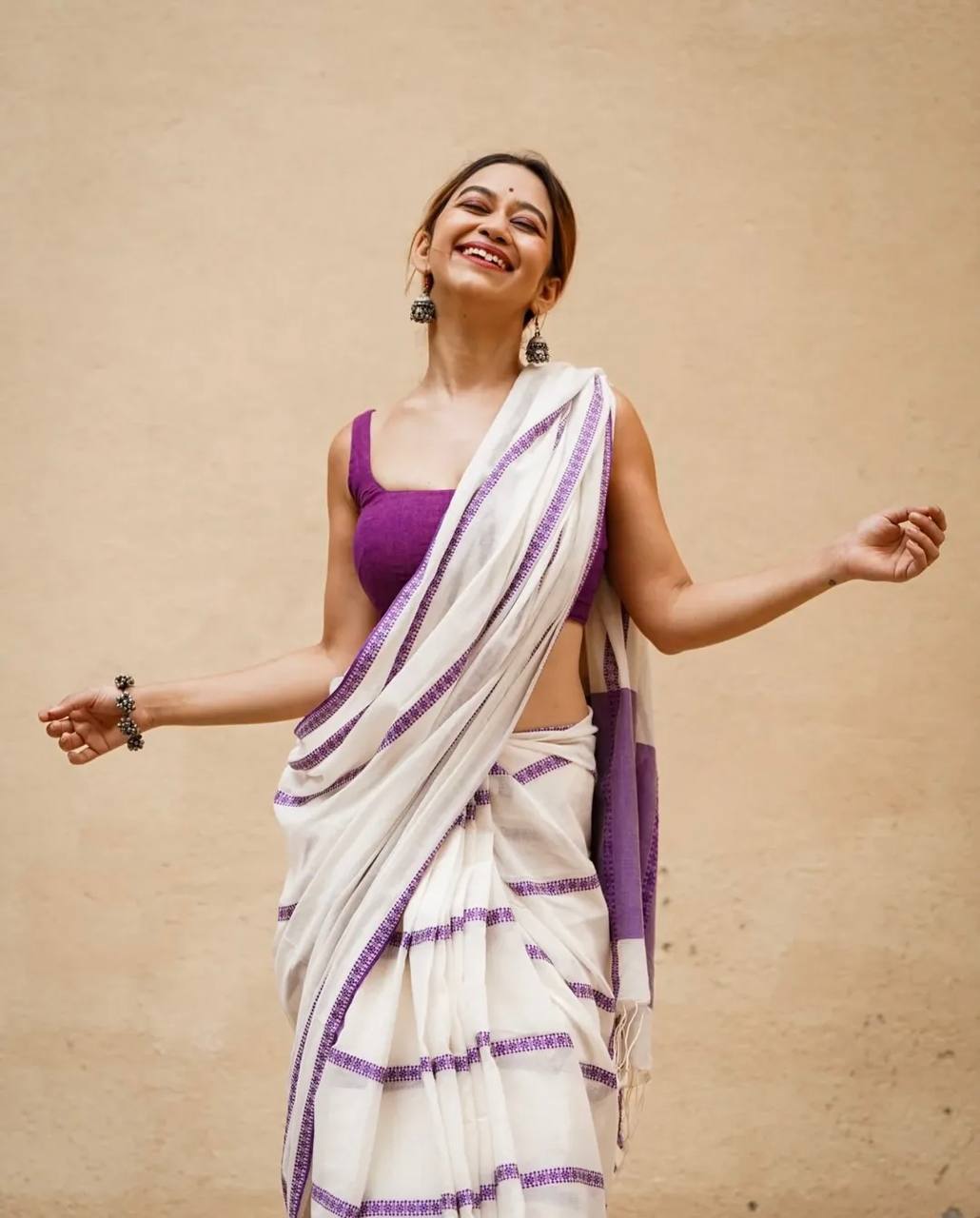 Premium Linen Cotton With Beautiful Elegance Small Lining Saree White