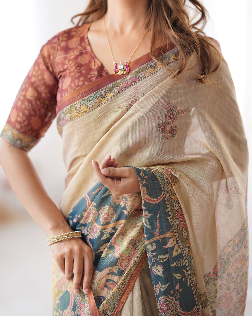 Linen Cotton With Beautiful Elegance Flowers Animal Printed Saree