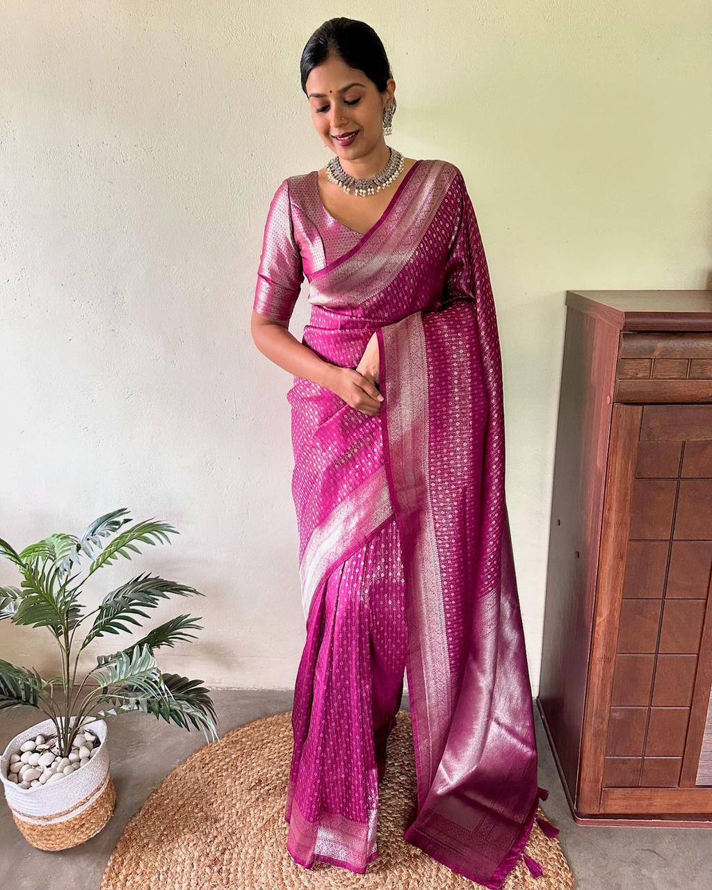 BEAUTIFUL RICH PALLU & JACQUARD WORK ON ALL OVER THE SAREE