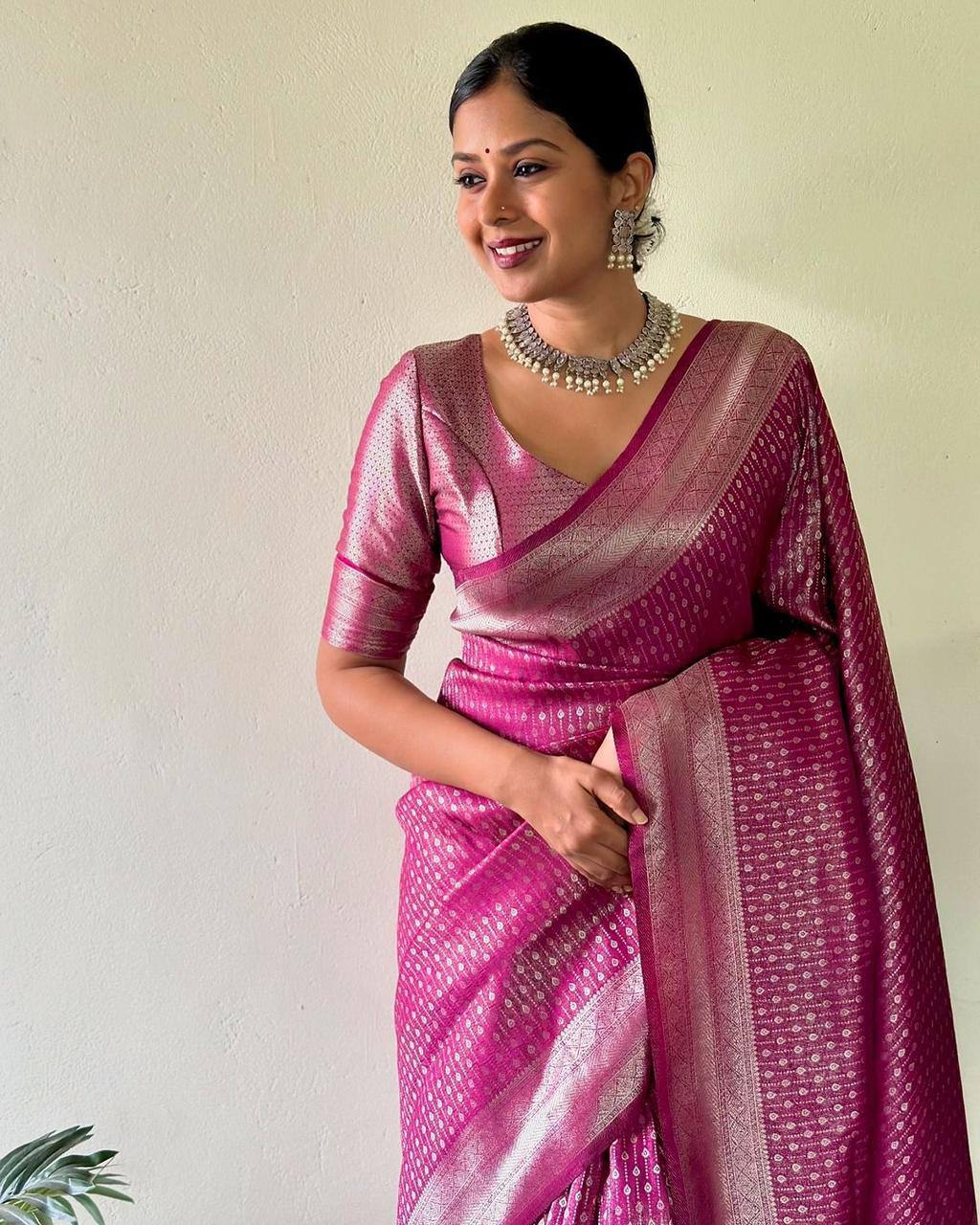 BEAUTIFUL RICH PALLU & JACQUARD WORK ON ALL OVER THE SAREE
