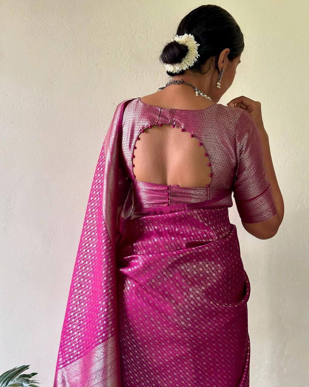 BEAUTIFUL RICH PALLU & JACQUARD WORK ON ALL OVER THE SAREE